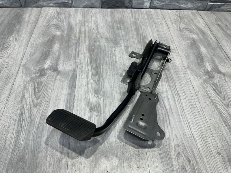 Педаль тормоза, 1000 рублей, Москва