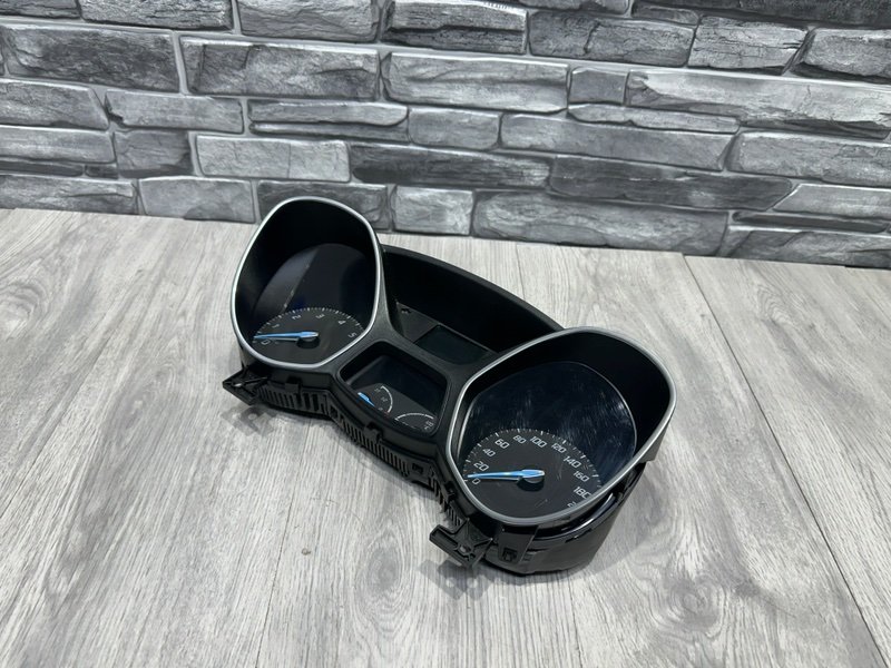 Панель приборов, 1600 рублей, Москва