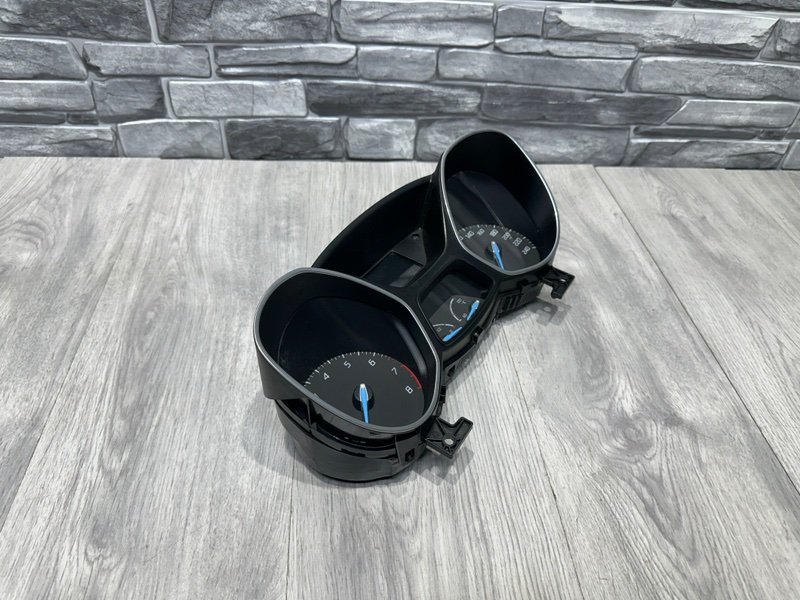 Панель приборов, 1600 рублей, Москва