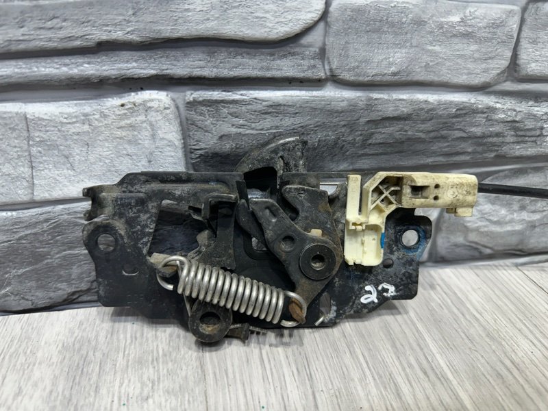 Замок капота, 1000 рублей, Москва