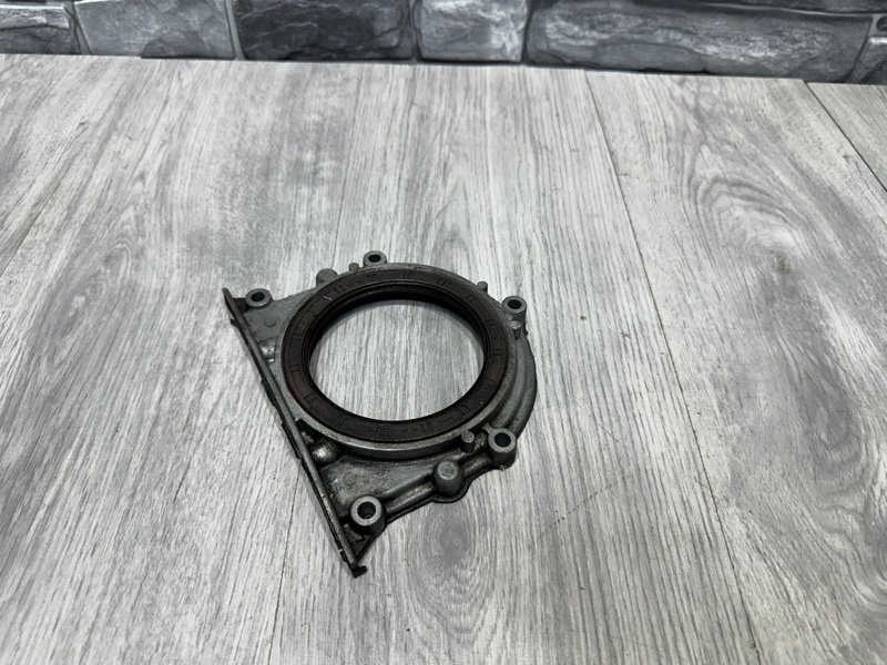 Крышка двигателя, Москва