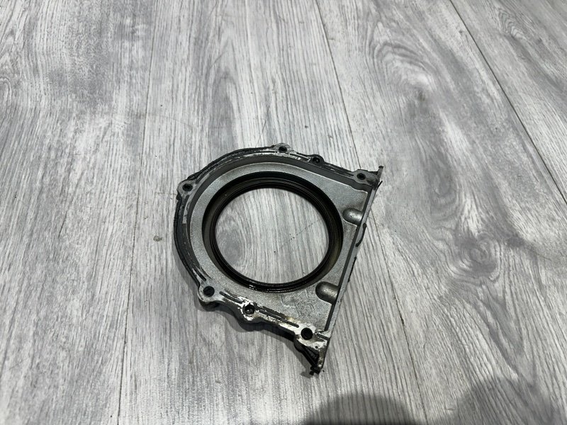 Крышка двигателя, Москва