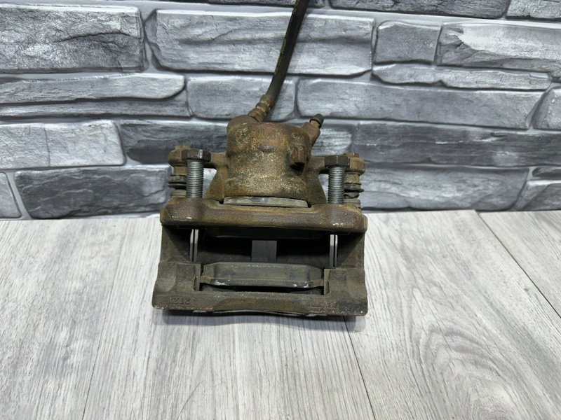 Суппорт тормозной передний правый, 1800 рублей, Москва