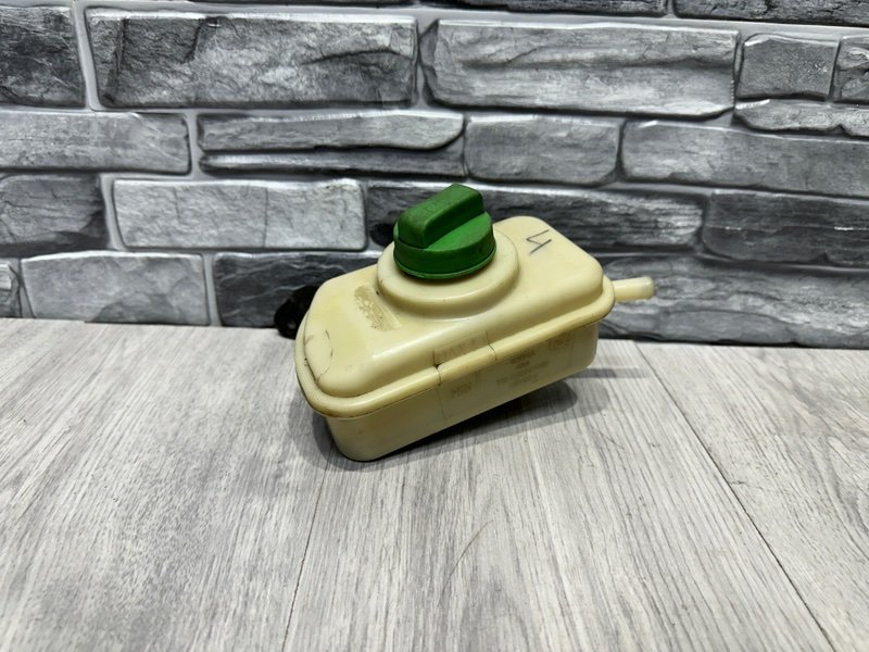 Бачок гидроусилителя руля, 1000 рублей, Москва