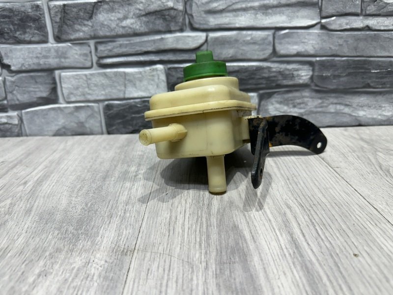 Бачок гидроусилителя руля, 1000 рублей, Москва