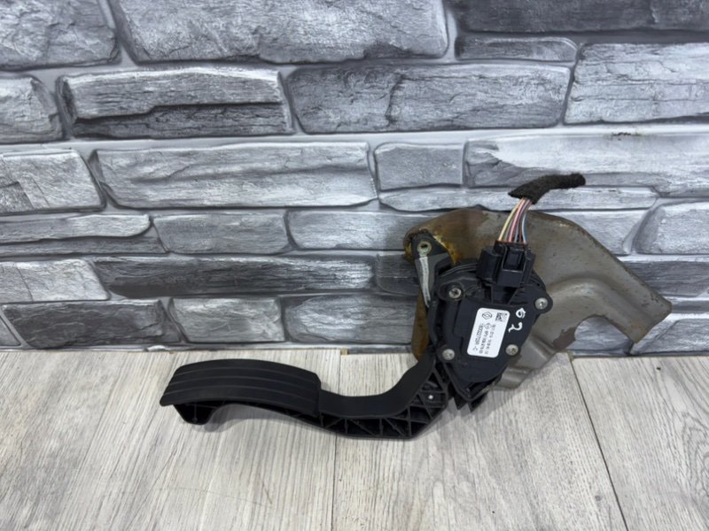 Педаль газа, 1000 рублей, Москва