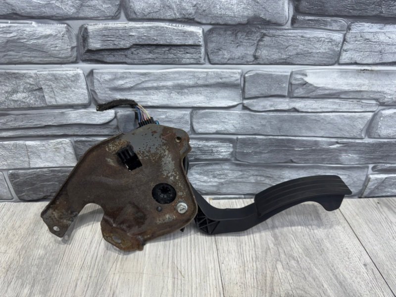 Педаль газа, 1000 рублей, Москва