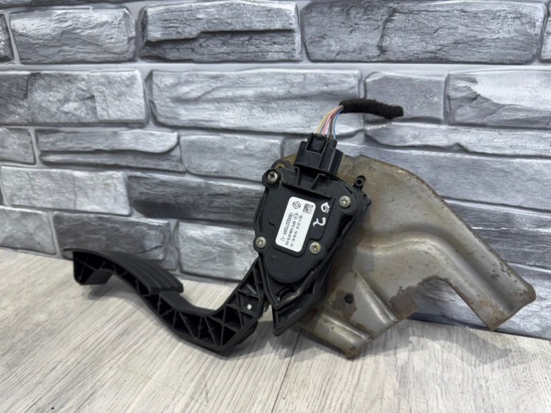 Педаль газа, 1000 рублей, Москва