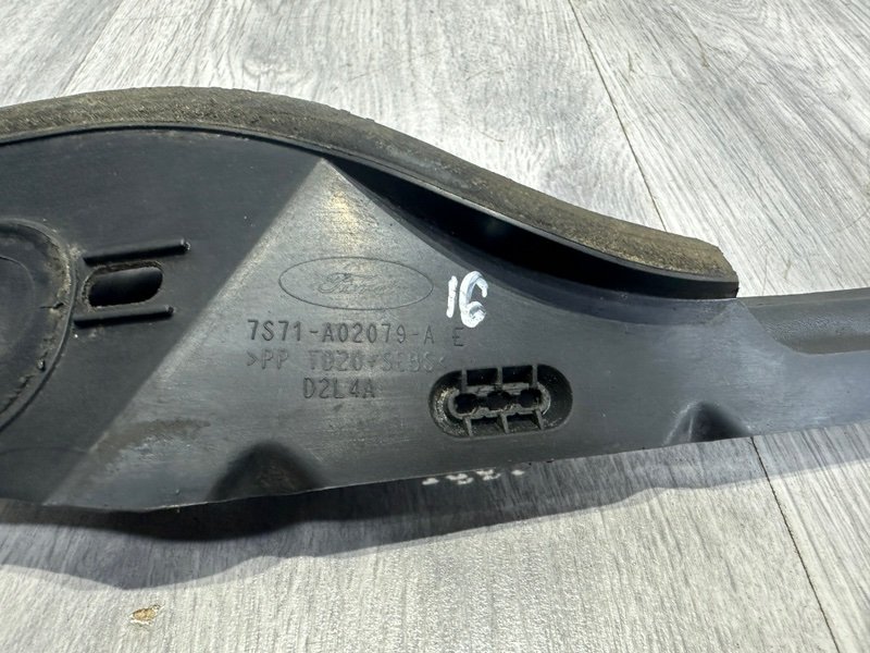 Накладка крыла, 1000 рублей, Москва