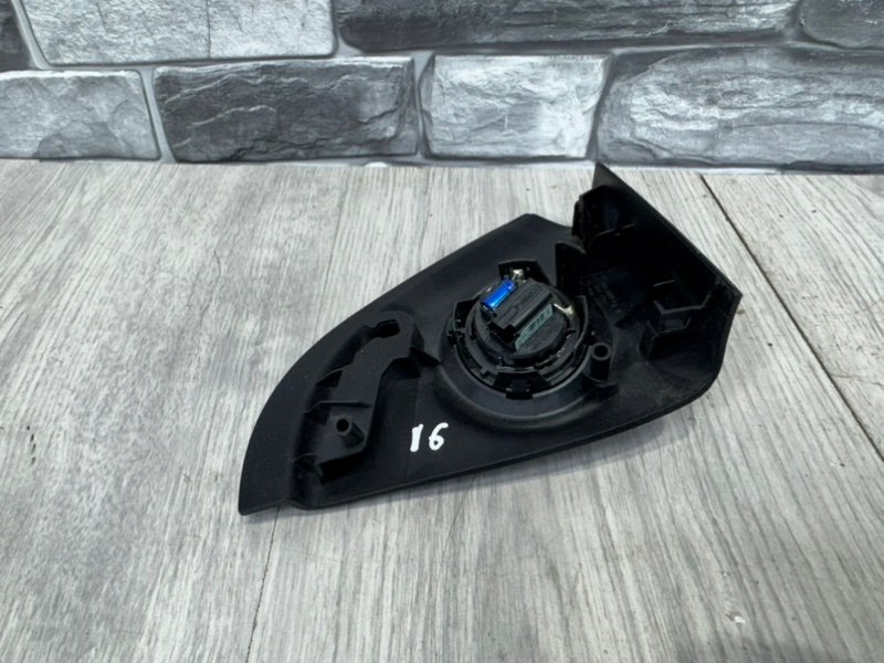 Крышка зеркала, 1000 рублей, Москва