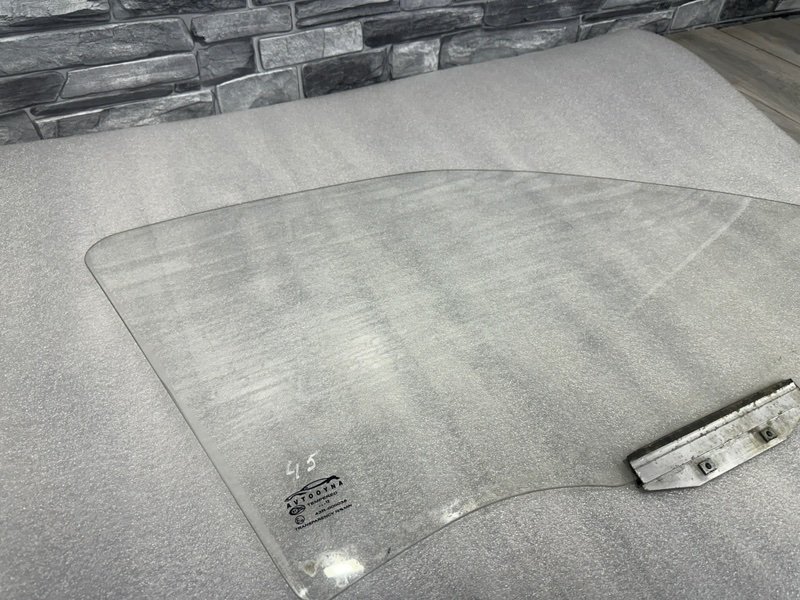 Стекло двери передней правой, 1000 рублей, Москва