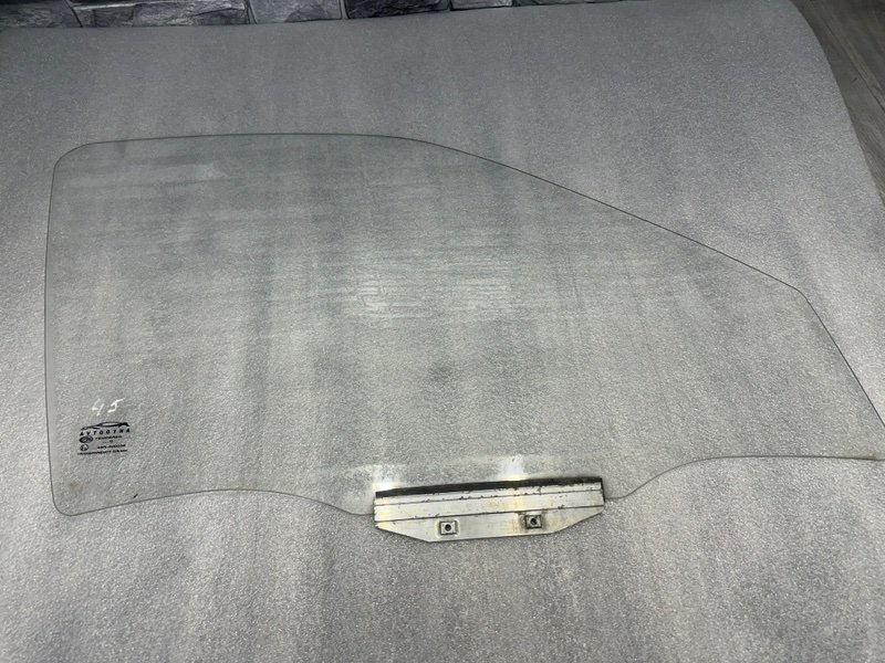 Стекло двери передней правой, 1000 рублей, Москва