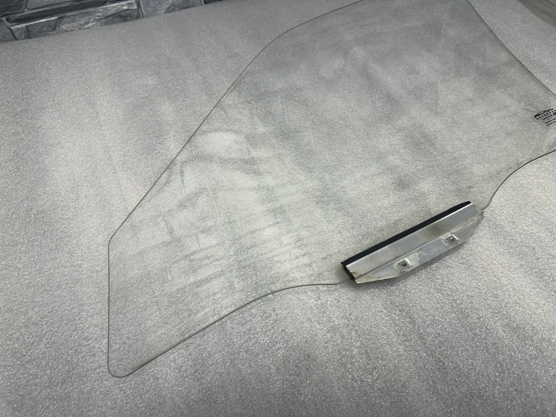 Стекло двери передней правой, 1000 рублей, Москва