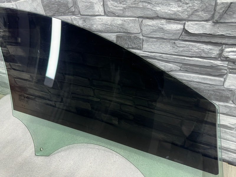 Стекло двери передней левой, 1000 рублей, Москва