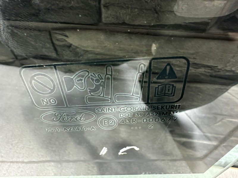 Стекло двери передней левой, 1000 рублей, Москва