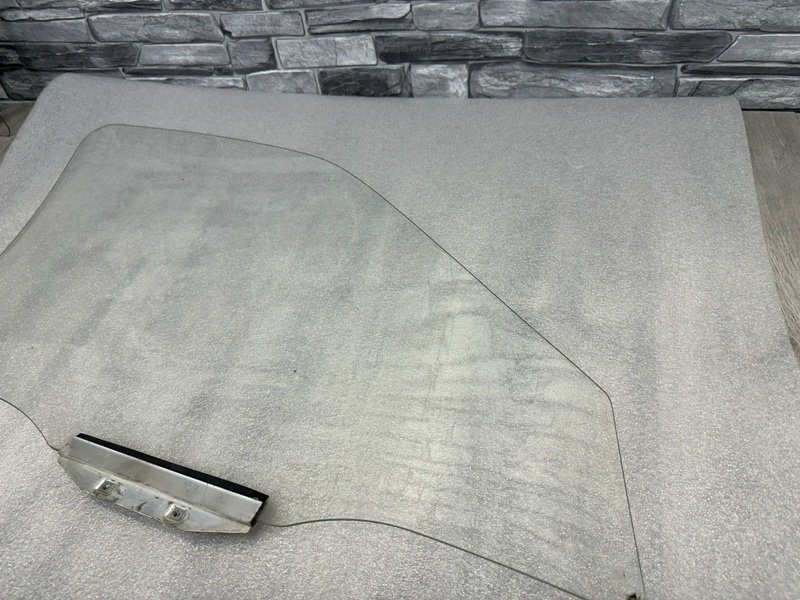 Стекло двери передней левой, 1000 рублей, Москва