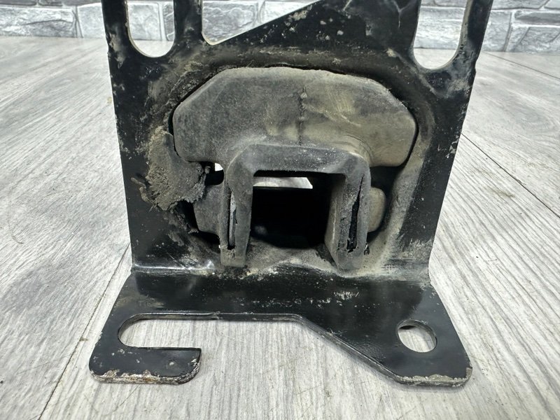 Опора двигателя, 1000 рублей, Москва