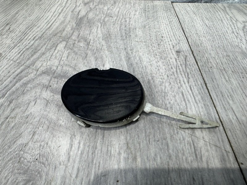 Заглушка буксировочного крюка, 1000 рублей, Москва