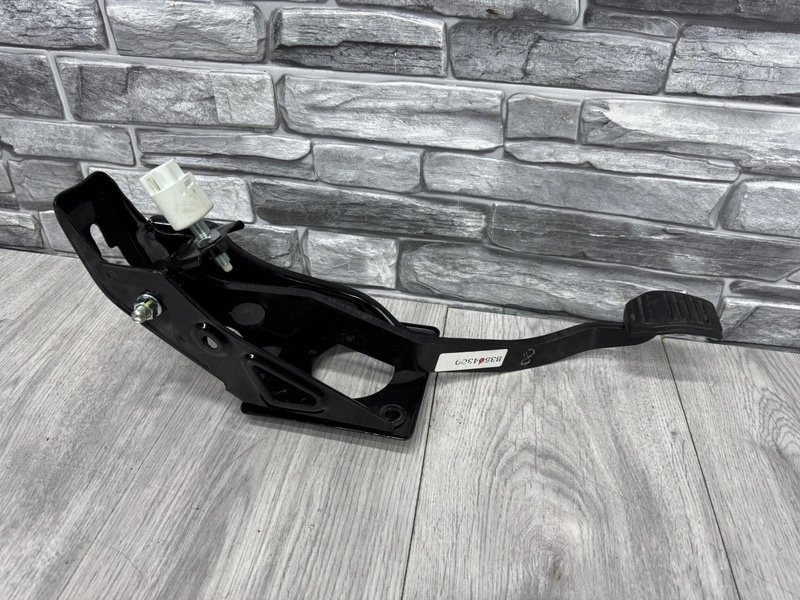 Педаль тормоза, 1000 рублей, Москва