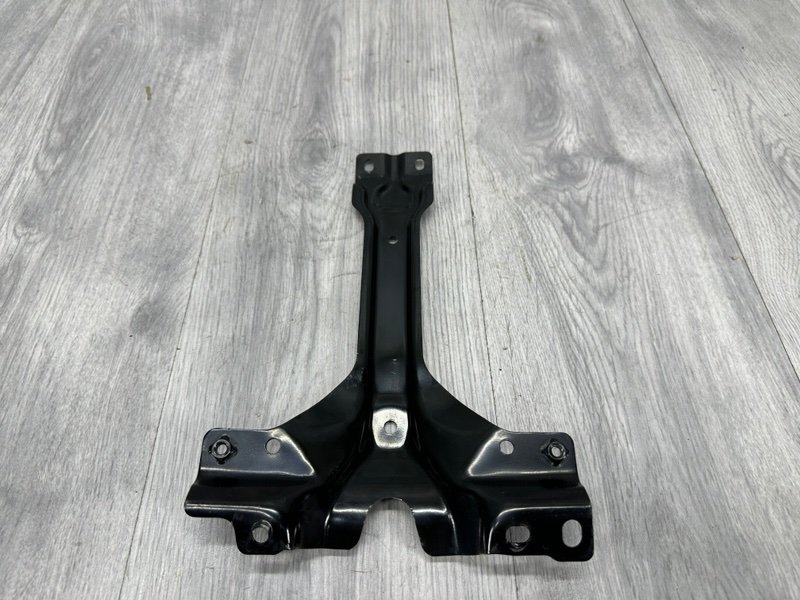 Кронштейн замка капота, 1500 рублей, Москва