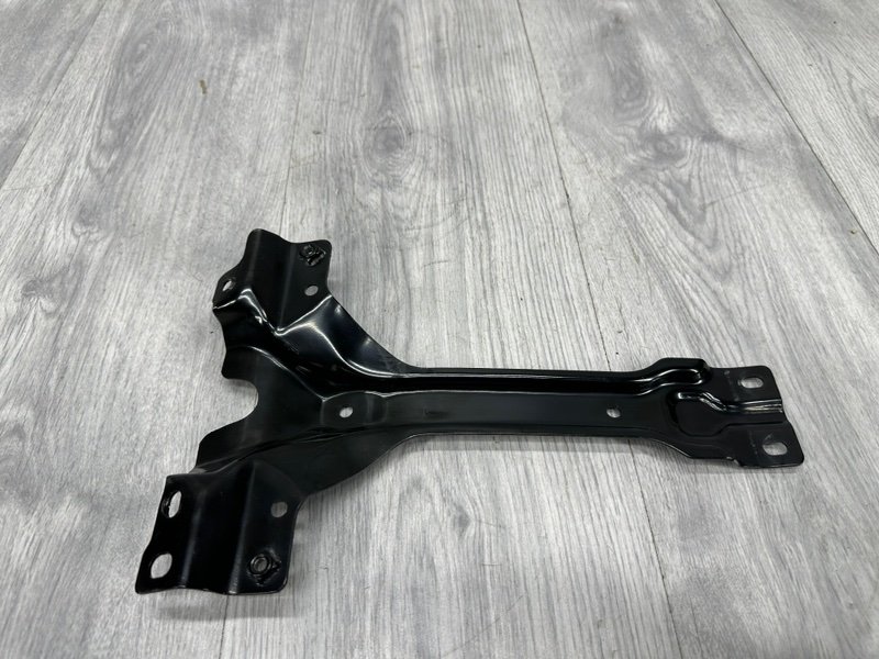 Кронштейн замка капота, 1500 рублей, Москва