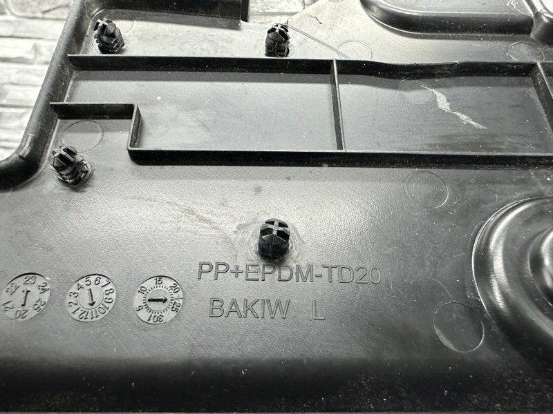 Накладка крыла, 1000 рублей, Москва