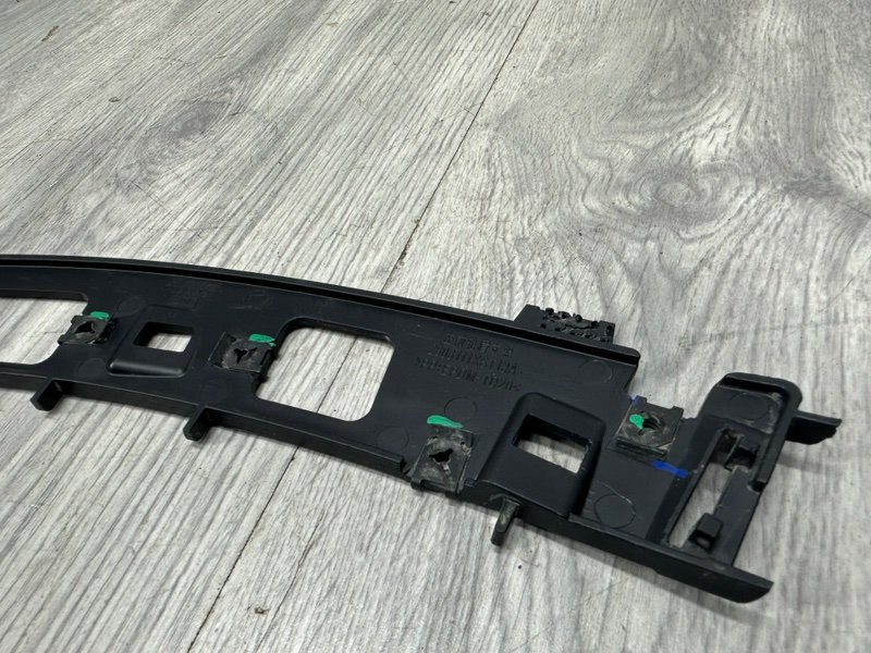 Кронштейн крыла, 1000 рублей, Москва