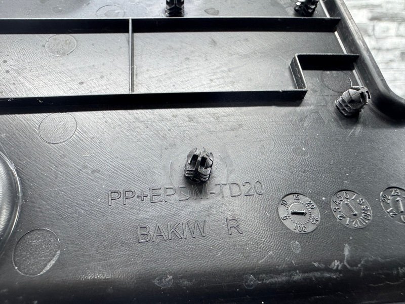 Накладка крыла, 1000 рублей, Москва