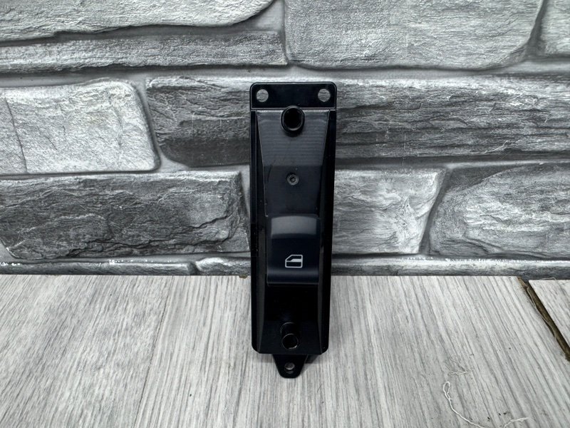 Кнопка стеклоподъемника, 1000 рублей, Москва