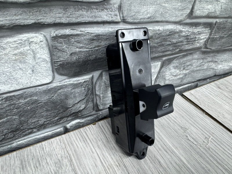 Кнопка стеклоподъемника, 1000 рублей, Москва