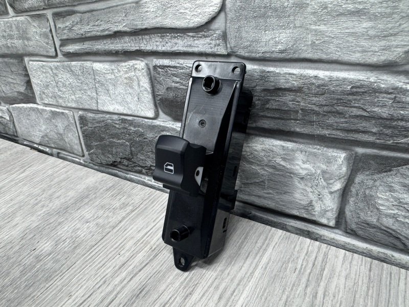 Кнопка стеклоподъемника, 1000 рублей, Москва