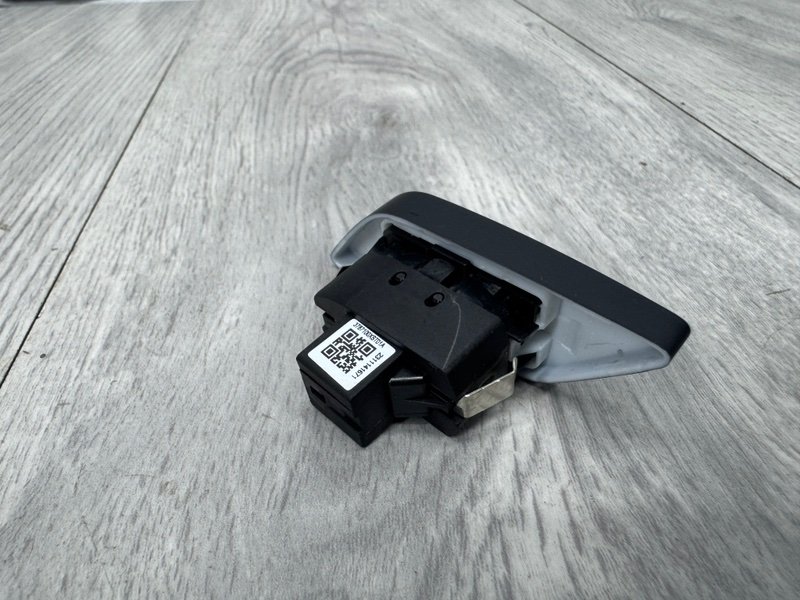 Кнопка центрального замка, 1000 рублей, Москва