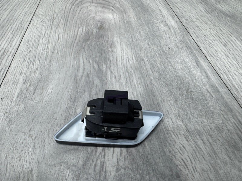 Кнопка центрального замка, 1000 рублей, Москва