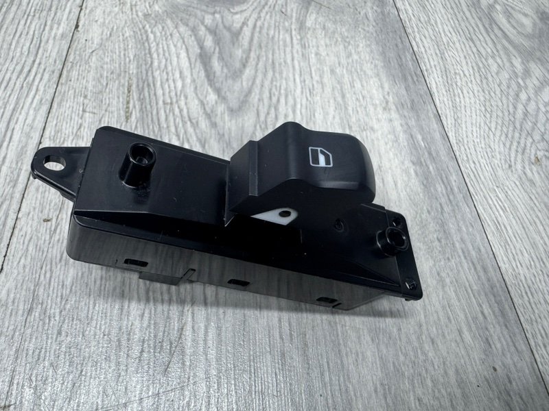 Кнопка стеклоподъемника, 1000 рублей, Москва