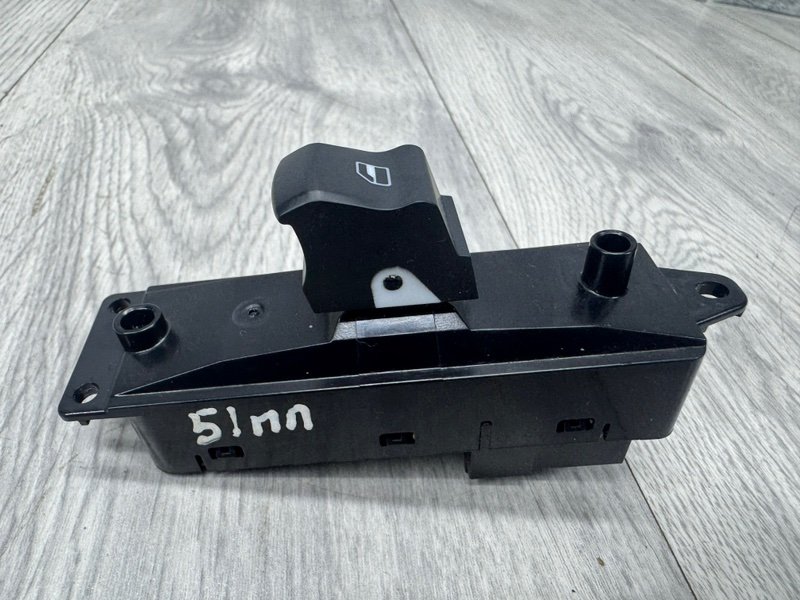 Кнопка стеклоподъемника, 1000 рублей, Москва