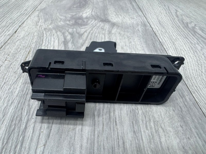 Кнопка стеклоподъемника, 1000 рублей, Москва