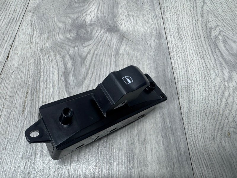 Кнопка стеклоподъемника, 1000 рублей, Москва