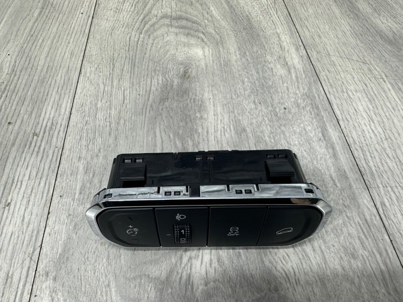 Блок кнопок, 2000 рублей, Москва