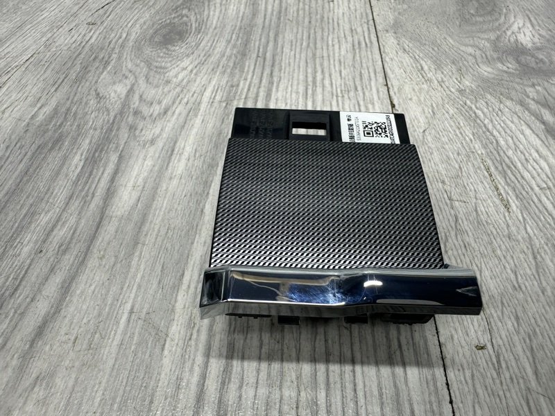 Накладка декоративная, 2000 рублей, Москва