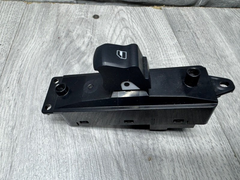 Кнопка стеклоподъемника, 1000 рублей, Москва