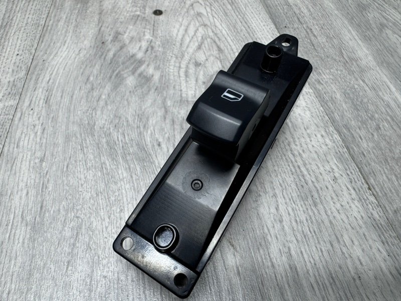 Кнопка стеклоподъемника, 1000 рублей, Москва