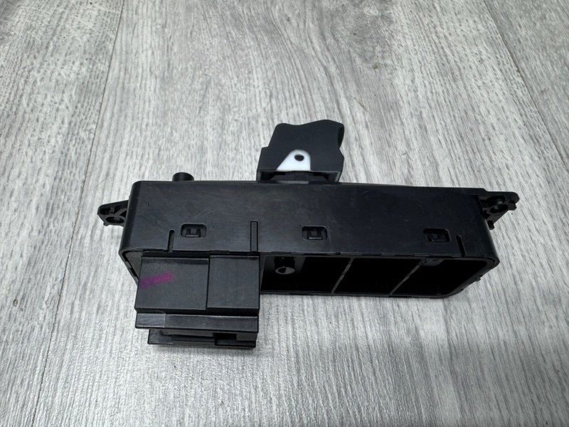 Кнопка стеклоподъемника, 1000 рублей, Москва