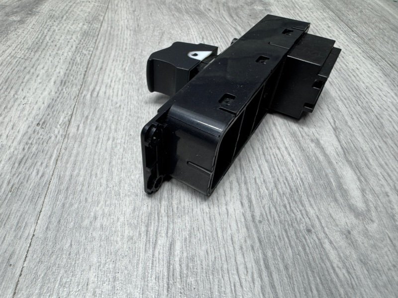 Кнопка стеклоподъемника, 1000 рублей, Москва