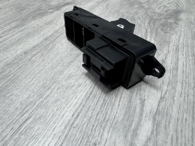 Кнопка стеклоподъемника, 1000 рублей, Москва