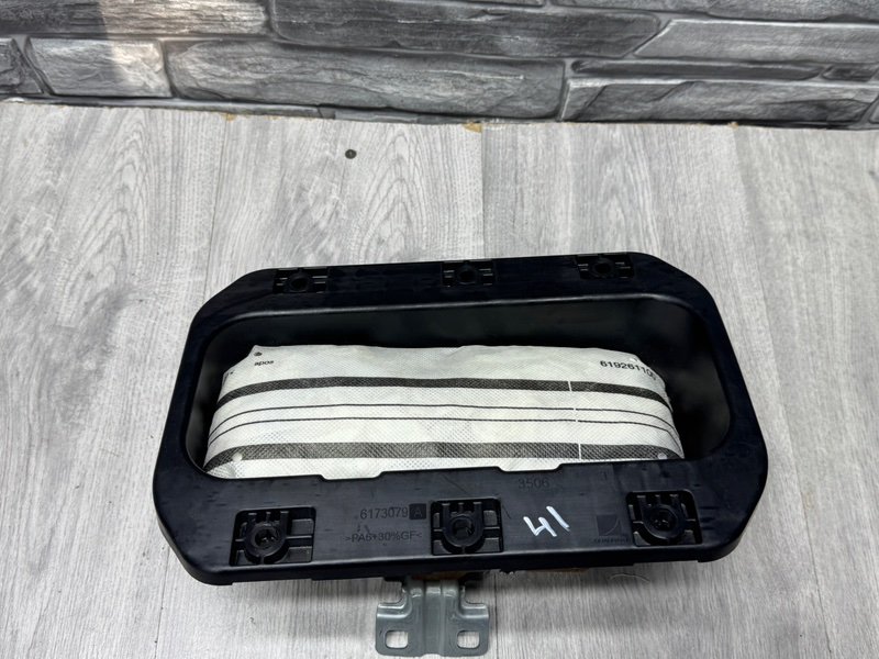 Подушка безопасности в торпедо, 3000 рублей, Москва