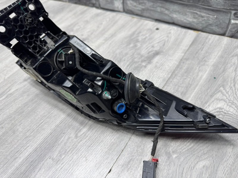 Фонарь задний правый, 2000 рублей, Москва