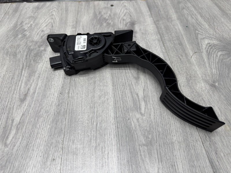 Педаль газа, 800 рублей, Москва