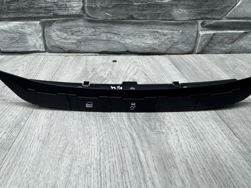 Кнопка центрального замка, 1000 рублей, Москва