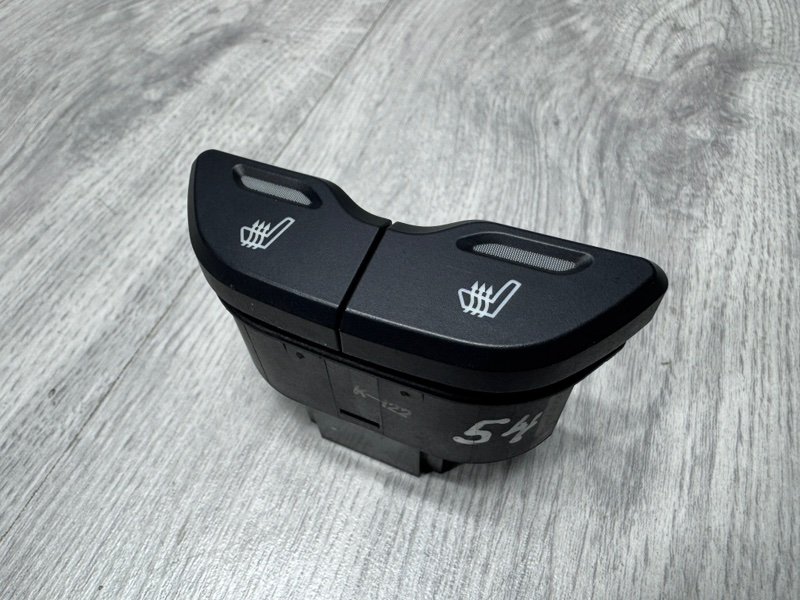 Кнопка обогрева сидений, 550 рублей, Москва