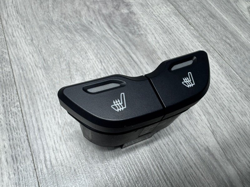 Кнопка обогрева сидений, 550 рублей, Москва